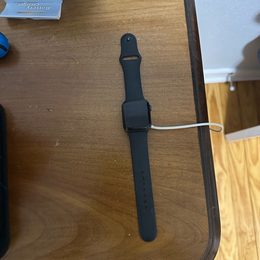 Apple Watch Series 6, 40 mm! Good condition, I just upgraded.